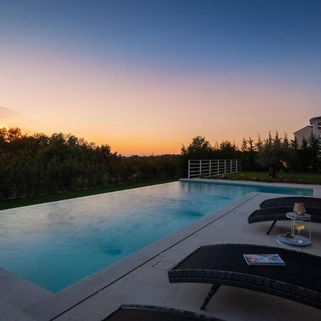 Villa Divine By Ilc Бртонигла Экстерьер фото